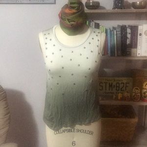 Sleeveless T shirt